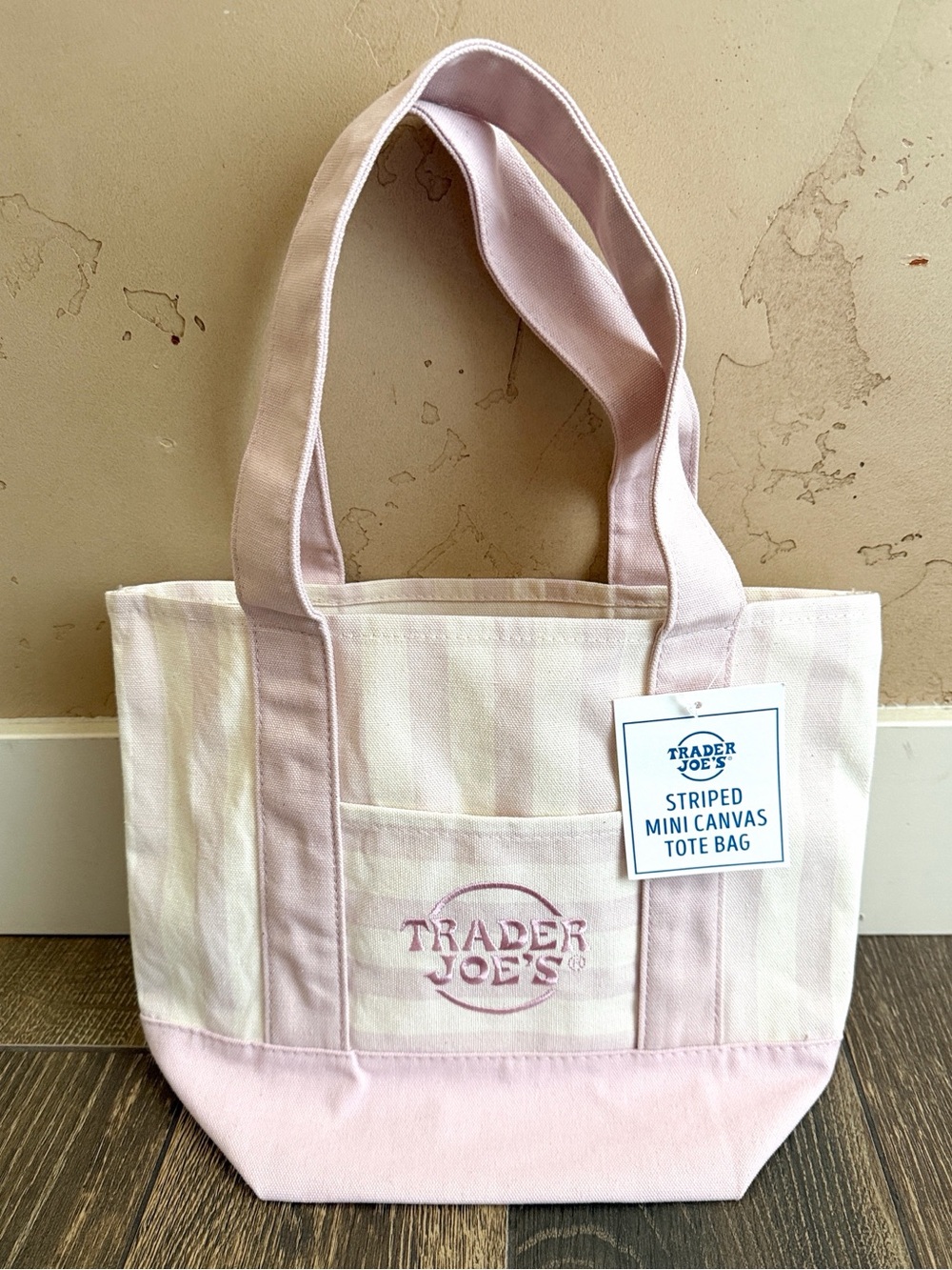Trader Joe’s Limited Edition Pale Pink Mini Stripe Tote—Summer 2026 Collector - Picture 6 of 8